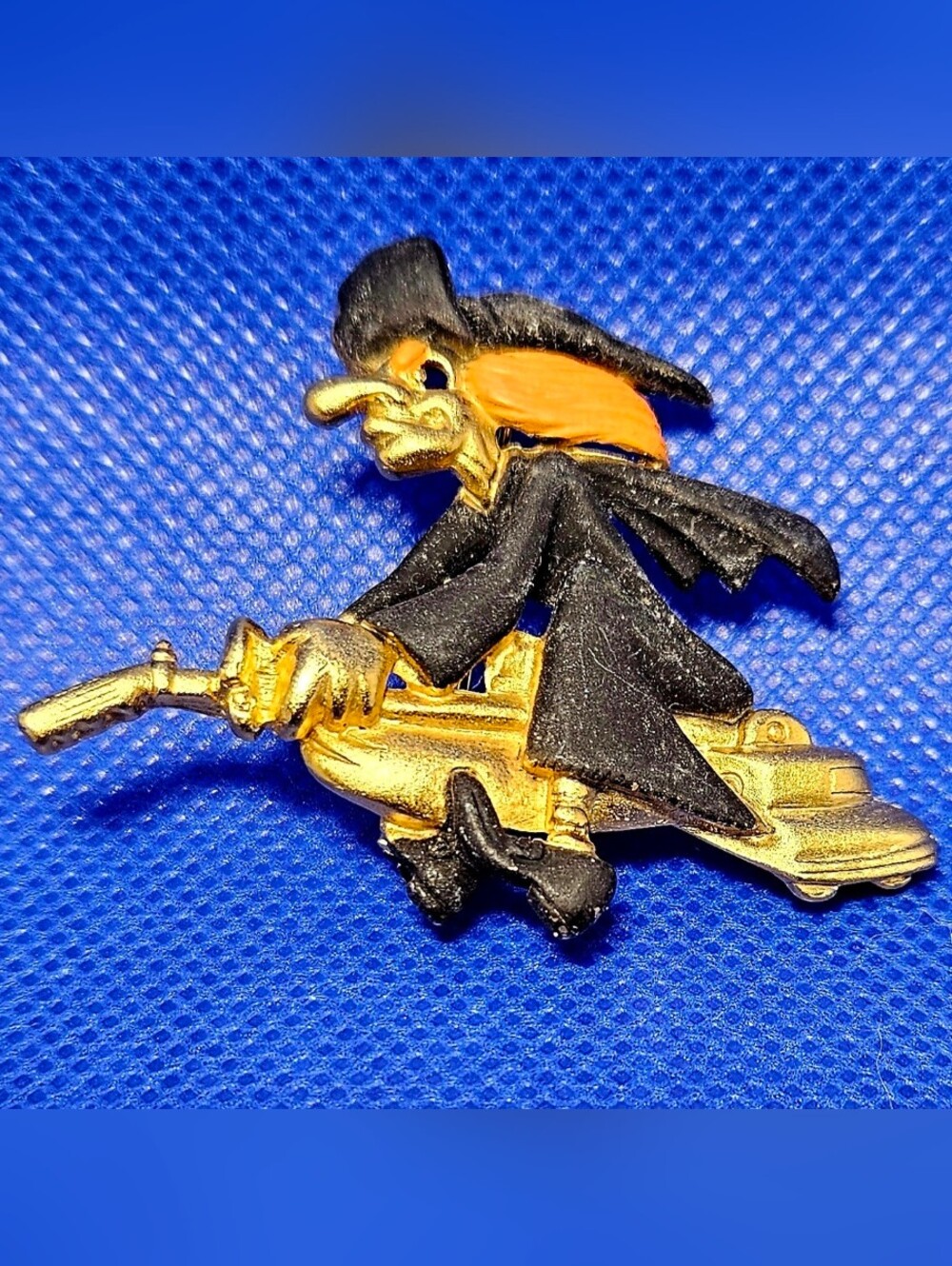VTG Danecraft Halloween Witch Flying On Broom Pin Brooch Gold Tone Black Orange